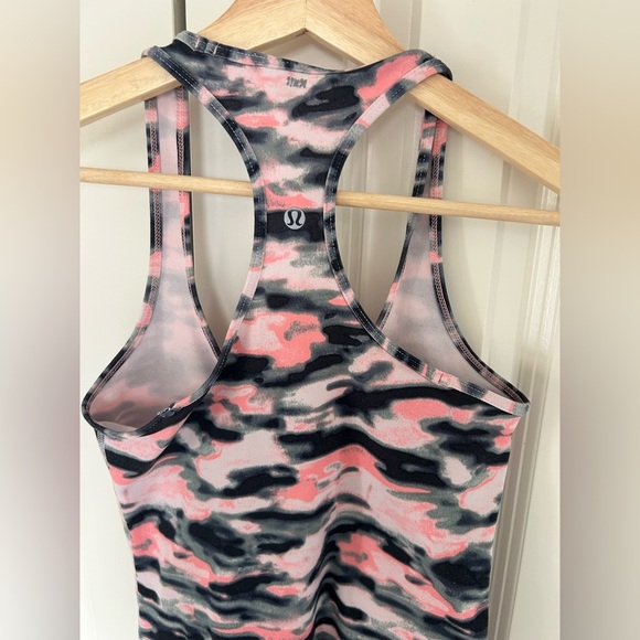 Lululemon tank top size 4/6 - Picture 2 of 2
